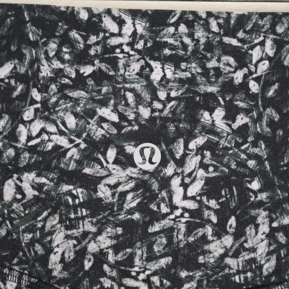 Lululemon Mid Rise Size 6 Cropped Athletic Leggings Abstract Print Workout Yoga - Picture 3 of 6